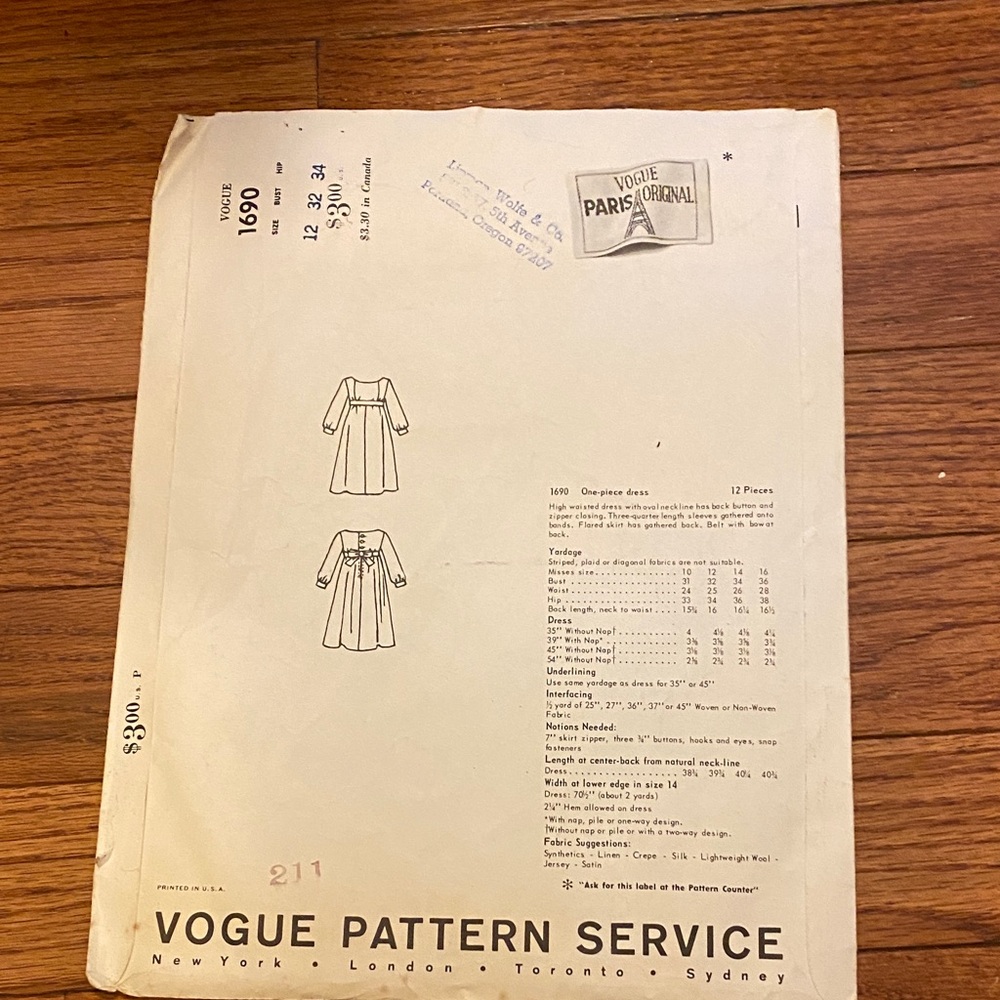 Yves Saint Laurent Vogue Sewing Pattern - Picture 2 of 3